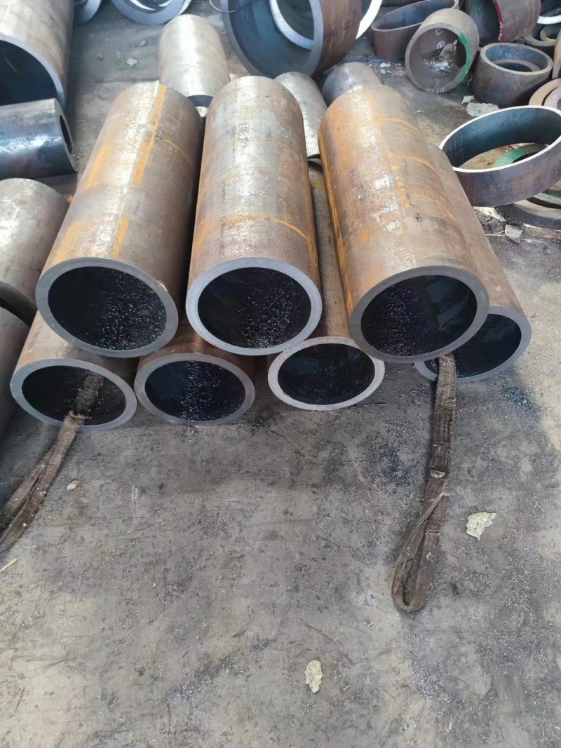 东河东河东河12Cr1MovG无缝钢管切割