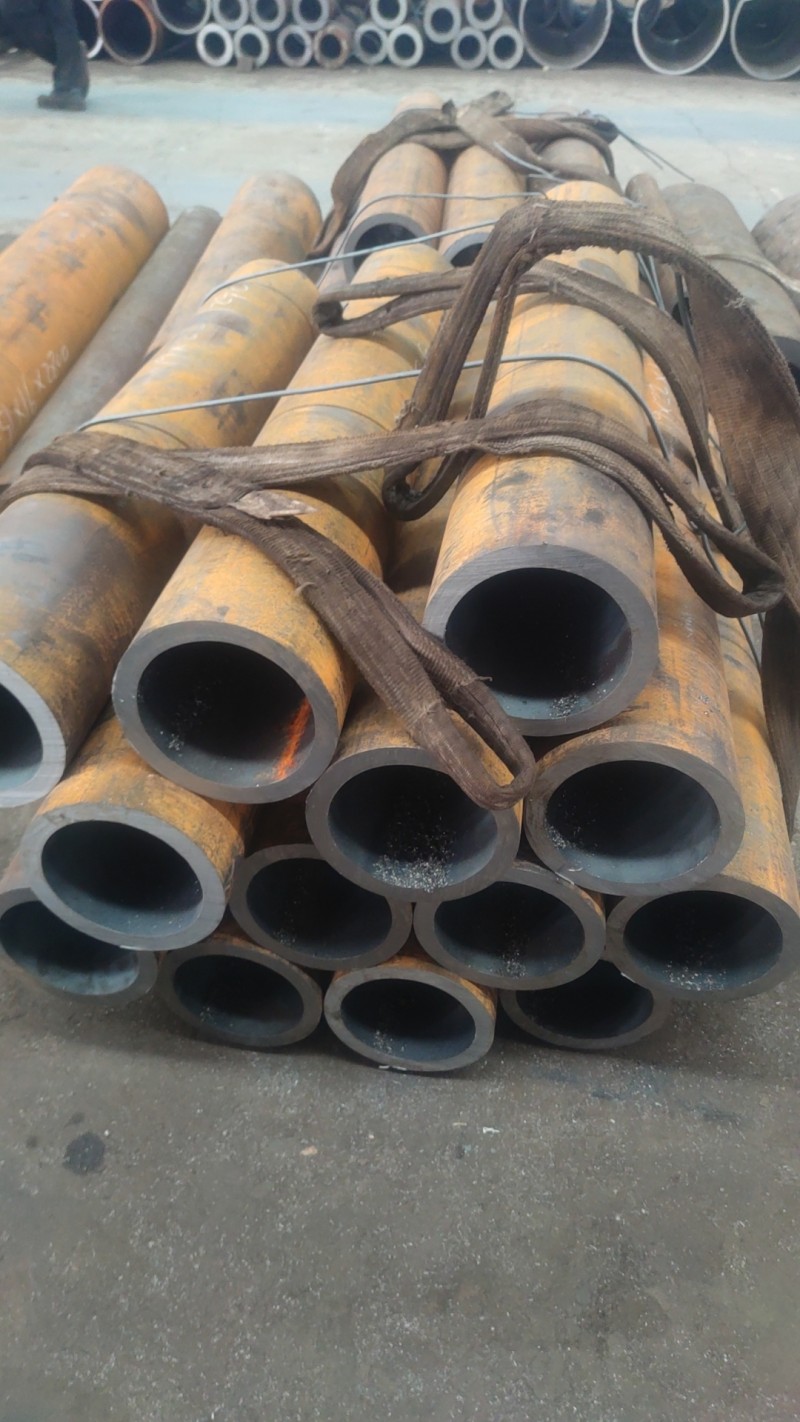 东河东河东河15CrMoG无缝钢管切割